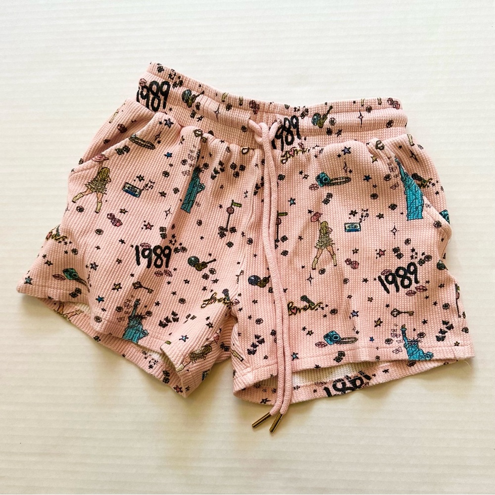 Taylor Swift 1989 Lounge Set - Picture 5 of 6